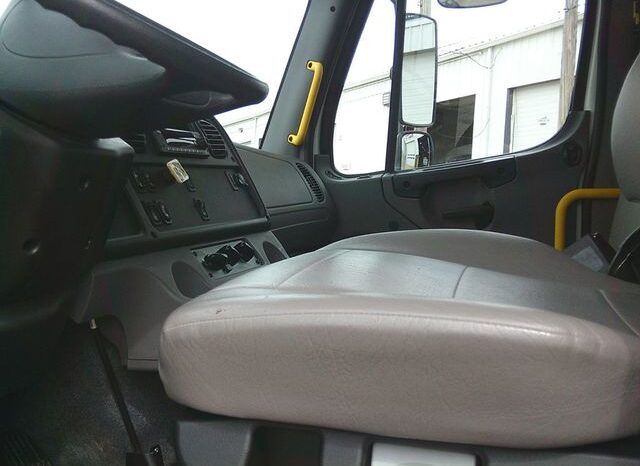 
								2022 Freightliner M2 106 full									