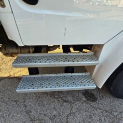 
										2023 Freightliner M2 106 full									