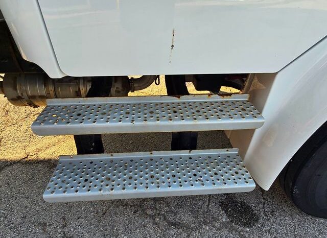 
								2023 Freightliner M2 106 full									