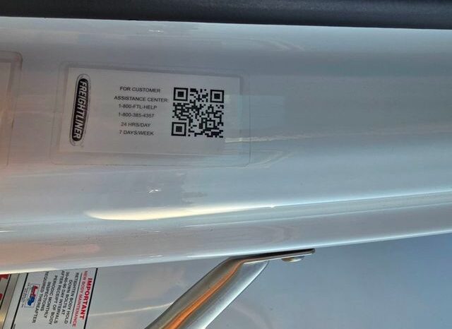 
								2023 Freightliner M2 106 full									