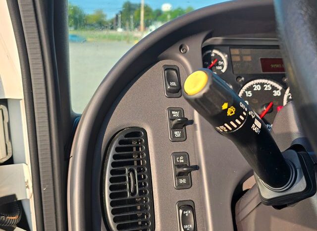 
								2023 Freightliner M2 106 full									