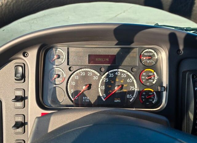 
								2023 Freightliner M2 106 full									