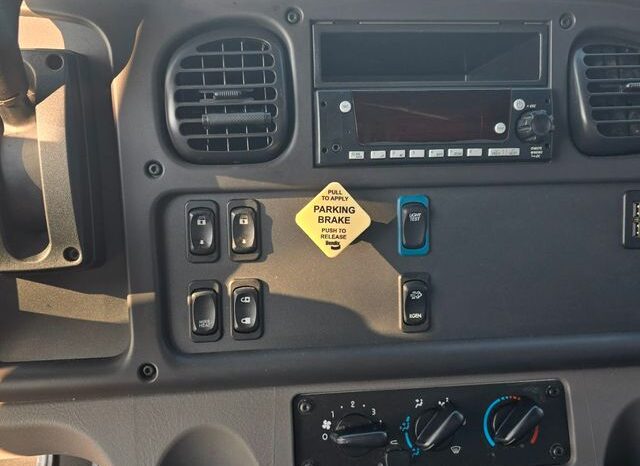 
								2023 Freightliner M2 106 full									