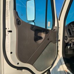 
										2023 Freightliner M2 106 full									