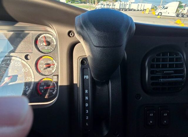 
								2023 Freightliner M2 106 full									