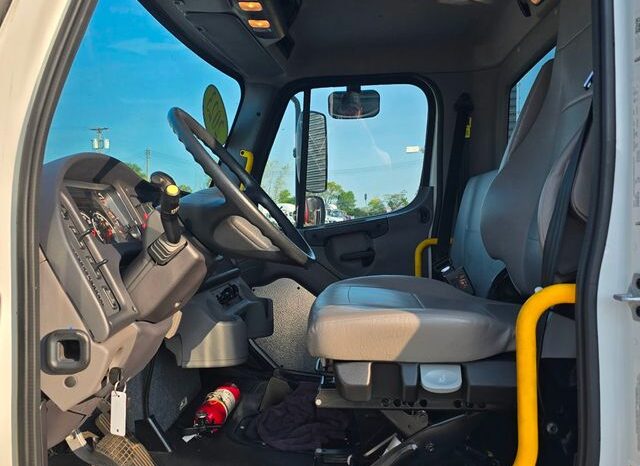 
								2023 Freightliner M2 106 full									