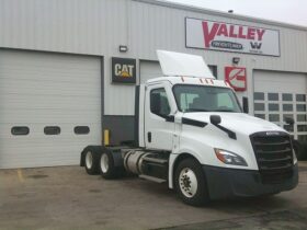 2020 Freightliner CA126DC daycab