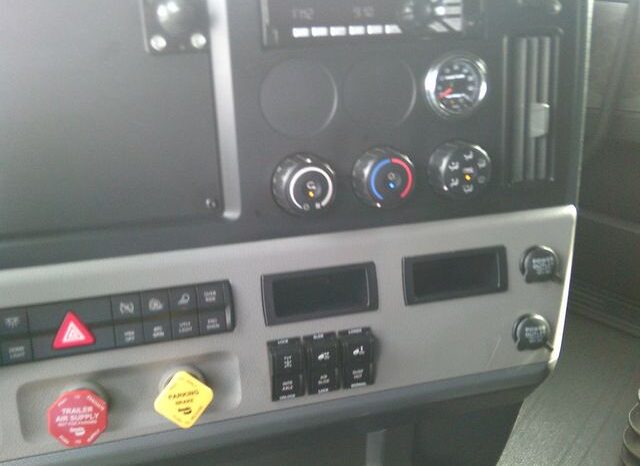 
								2020 Freightliner CA126SLP sleeper full									