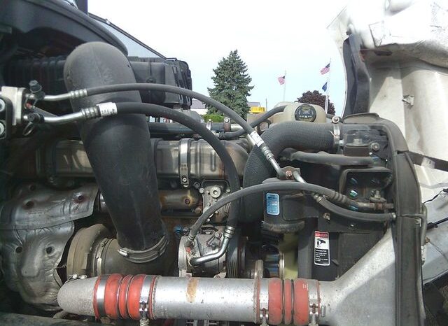 
								2020 Freightliner CA126SLP sleeper full									