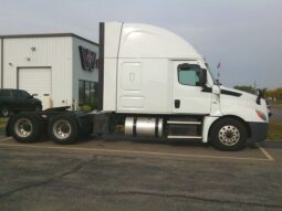 
										2020 Freightliner CA126SLP sleeper full									