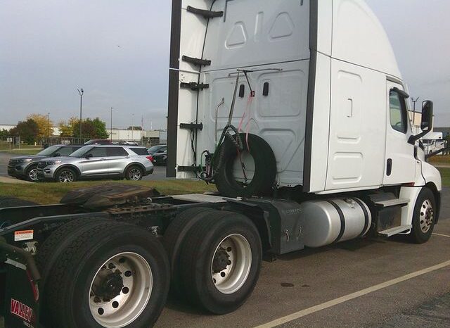 
								2020 Freightliner CA126SLP sleeper full									