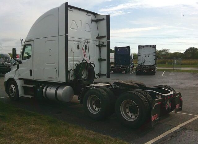 
								2020 Freightliner CA126SLP sleeper full									