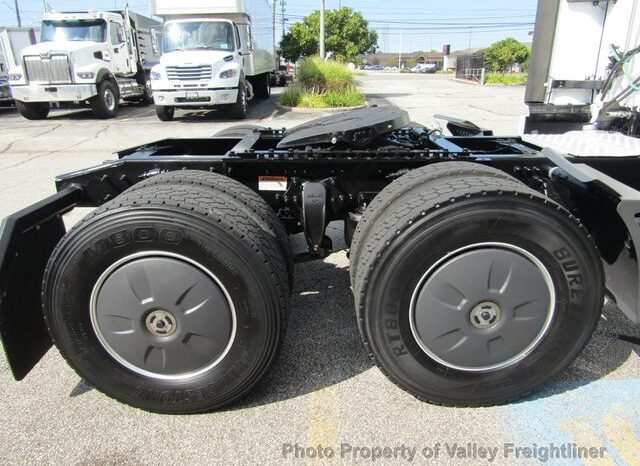 
								2021 Freightliner CASCADIA 126 full									