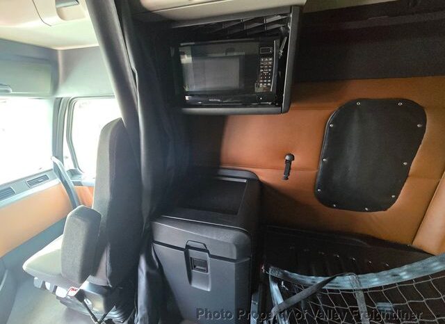 
								2021 Freightliner CASCADIA 126 full									