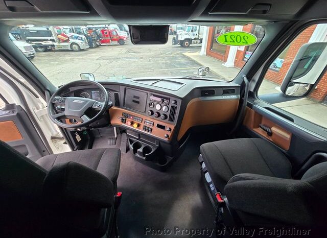 
								2021 Freightliner CASCADIA 126 full									