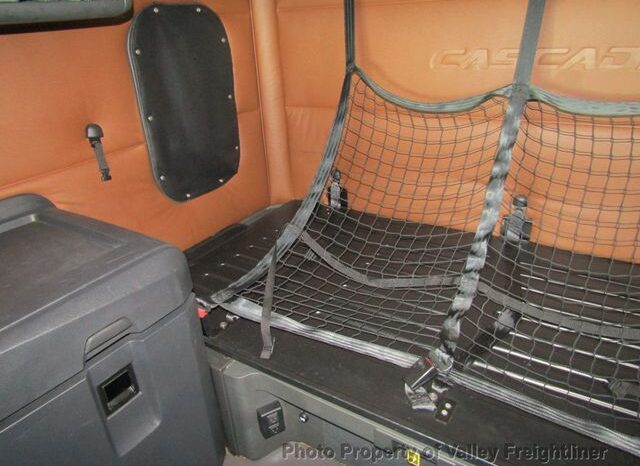 
								2021 Freightliner CASCADIA 126 full									