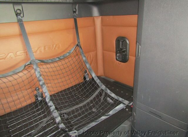 
								2021 Freightliner CASCADIA 126 full									