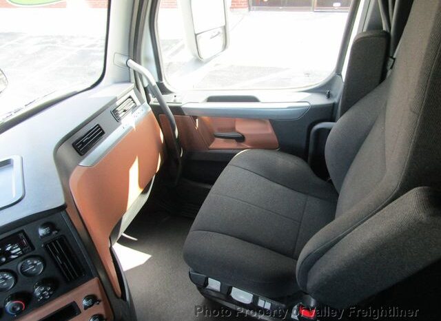 
								2021 Freightliner CASCADIA 126 full									