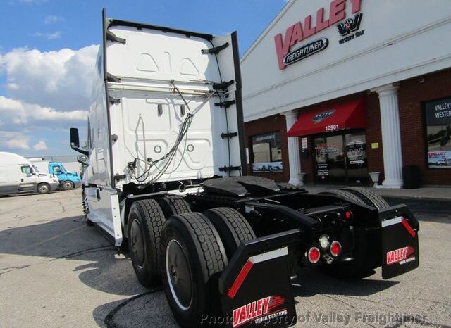 
								2021 Freightliner CASCADIA 126 full									