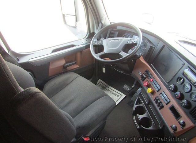 
								2021 Freightliner CASCADIA 126 full									