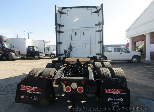 
								2020 Freightliner CASCADIA 126 full									