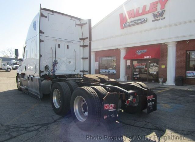 
								2020 Freightliner CASCADIA 126 full									