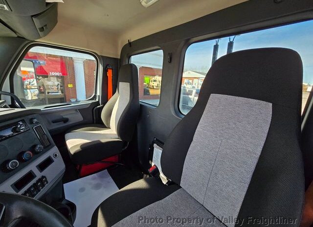 
								2020 Freightliner CASCADIA 126 full									