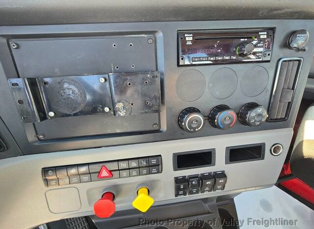 
								2020 Freightliner CASCADIA 126 full									