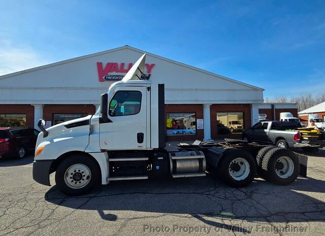 
								2020 Freightliner CASCADIA 126 full									