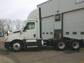 2021 Freightliner CA126DC daycab
