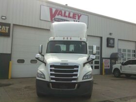 2021 Freightliner CA126DC daycab