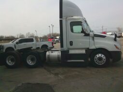 
										2021 Freightliner CA126DC daycab full									