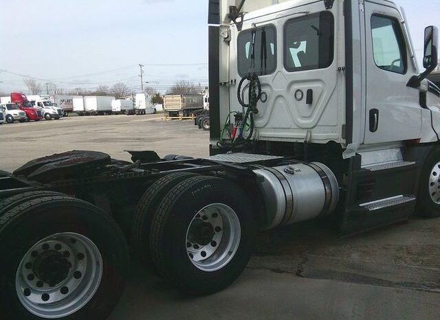 
								2021 Freightliner CA126DC daycab full									