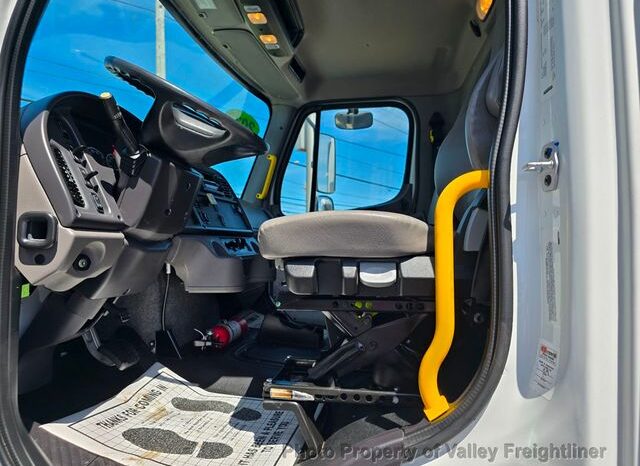 
								2023 Freightliner M2-106 full									