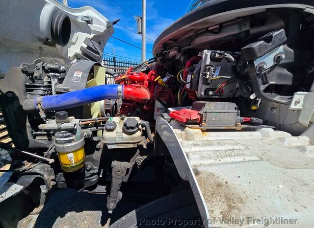 
								2023 Freightliner M2-106 full									