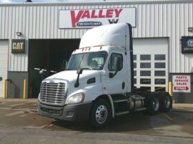 2014 Freightliner CA126DC daycab