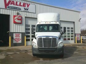 2014 Freightliner CA126DC daycab