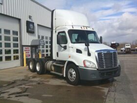 2014 Freightliner CA126DC daycab