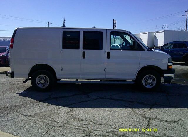 
								2022 Chevrolet Express Cargo Van full									
