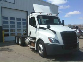 2020 Freightliner CA126DC daycab