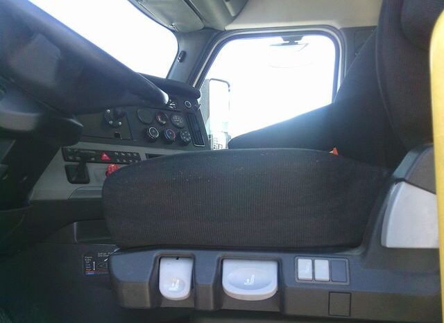 
								2020 Freightliner CA126DC daycab full									