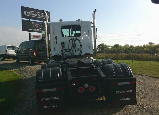 
								2022 Freightliner 122SD full									