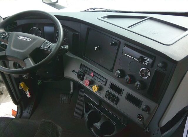 
								2020 Freightliner Cascadia full									