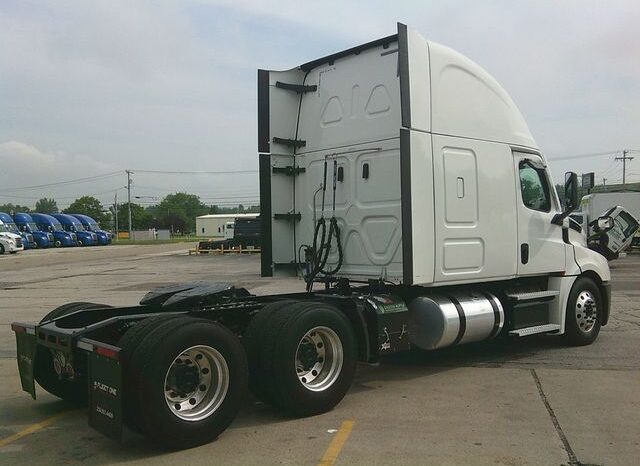 
								2020 Freightliner Cascadia full									