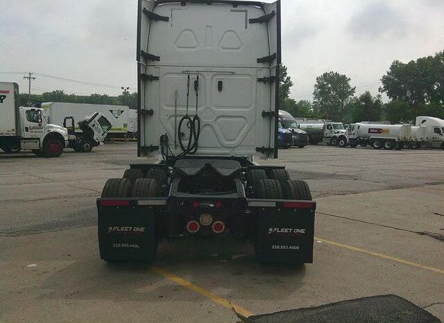 
								2020 Freightliner Cascadia full									