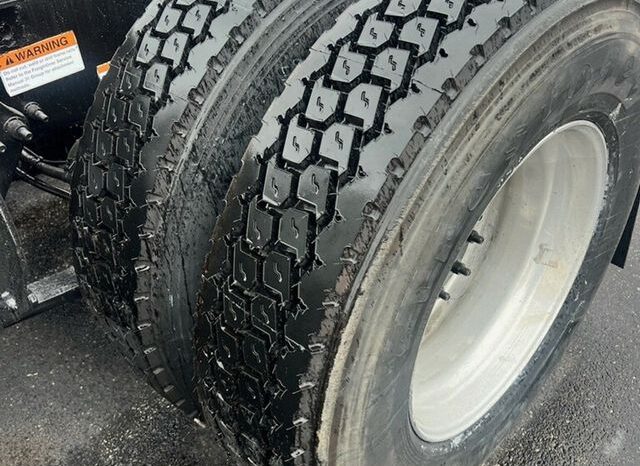 
								2020 Freightliner Cascadia 126 full									