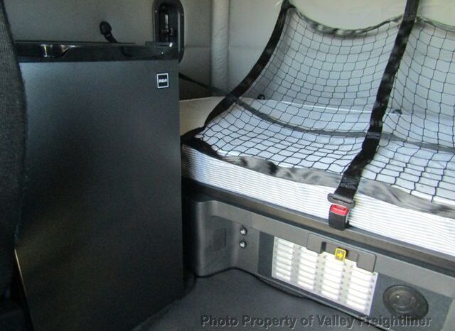 
								2020 Freightliner Cascadia 126 full									