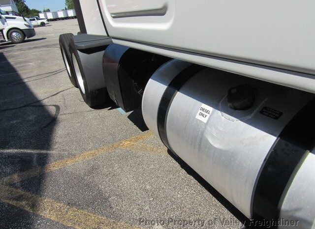 
								2020 Freightliner Cascadia 126 full									