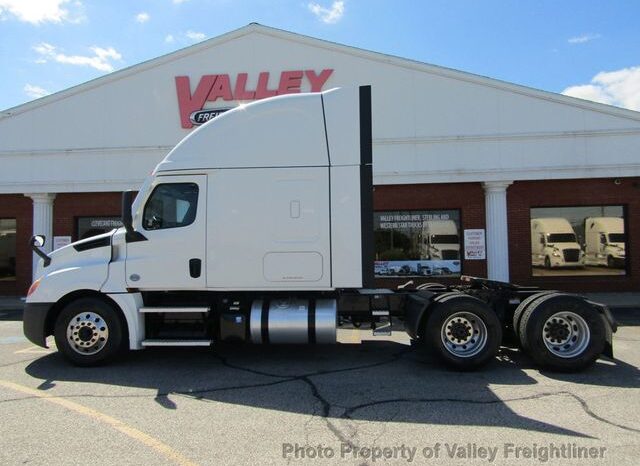 
								2020 Freightliner Cascadia 126 full									