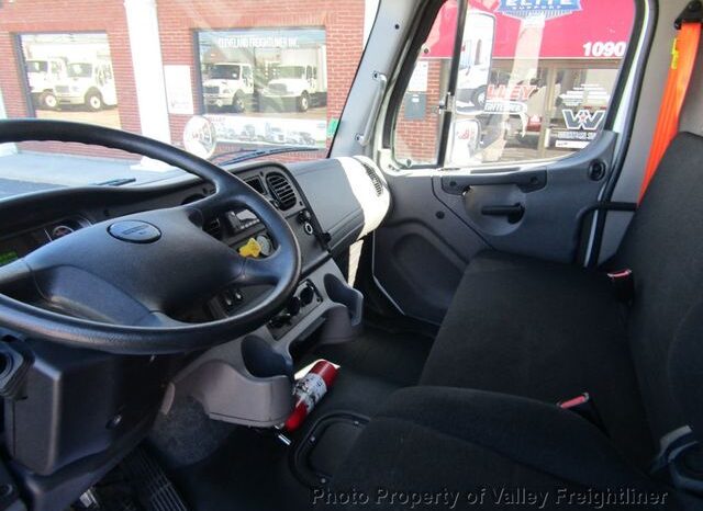 
								2022 Freightliner M2 106 full									